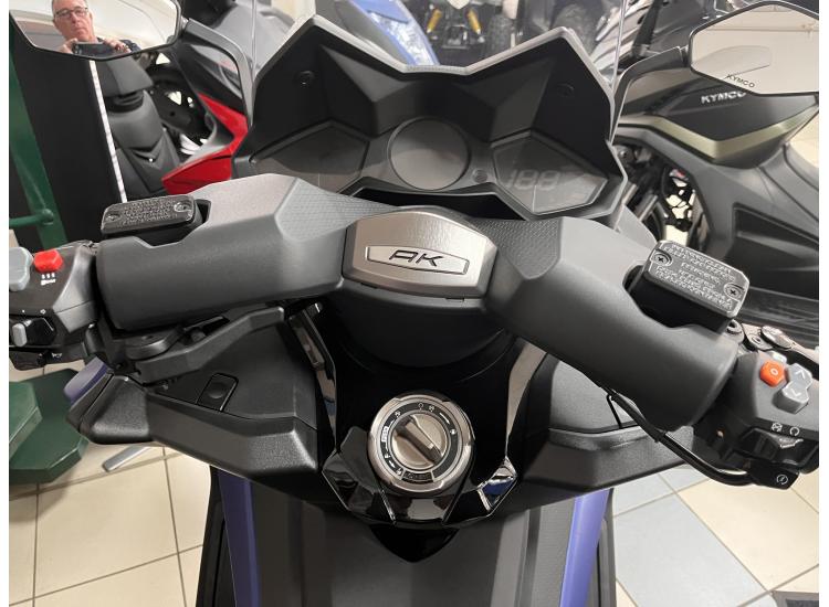 KYMCO AK 550