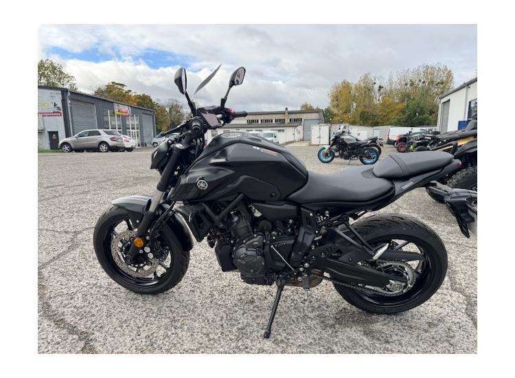 YAMAHA MT 07 2024